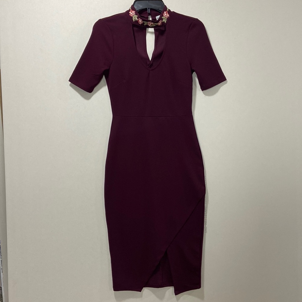 Size small burgundy ‘body con’ dress. Brand: Almost Famous
